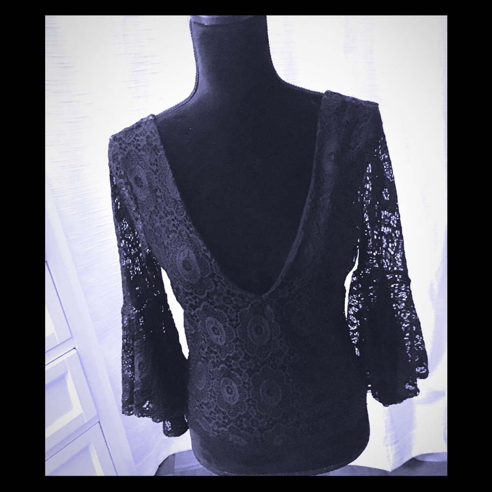 Lace V Neck Top 🔥w/Stylish Bell Sleeves